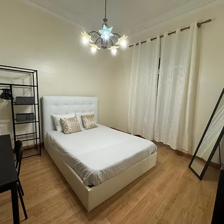 Anjos Station Hostel *
